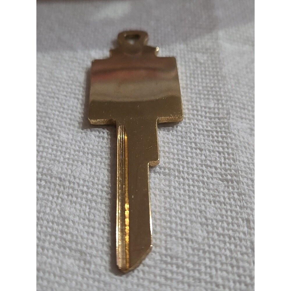 Cadillac Crown Automobile Key "B" Initial RARE - Picture 3 of 5